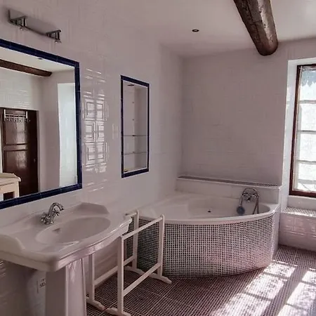 Grand Manoir Avec Piscine Сasa de vacaciones *