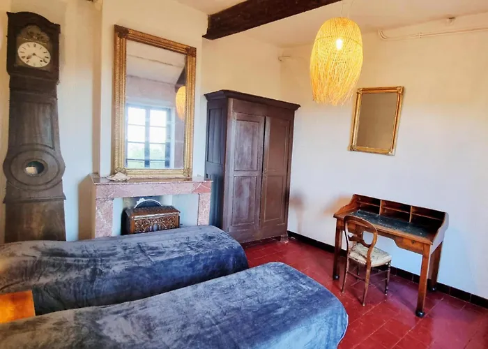 Grand Manoir Avec Piscine Hébergement de vacances La Tour-sur-Orb